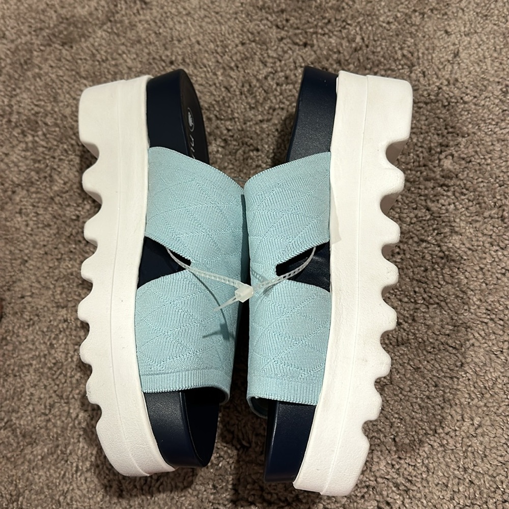 Platform Sandals - Picture 3 of 3